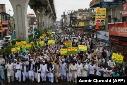 PAKISTAN -- Supporters of hardline Islamist party Tehreek-e-Labbaik Pakistan carry placards and shout slogans during a protest against the reprinting of cartoons of the Prophet Mohammad by French magazine Charlie Hebdo, in Rawalpindi, Sept. 4, 2020.