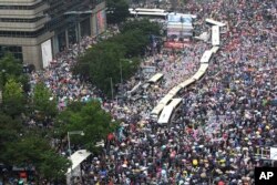 On Saturday, Aug. 15, 2020, protesters stage an anti-government rally in Seoul, South Korea. Among those present were members of a conservative church that was the origin of a new outbreak.