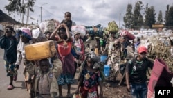 War-displaced people flee towards the city of Goma, eastern Republic of Congo, Nov. 15, 2022. (ALEXIS HUGUET / AFP)