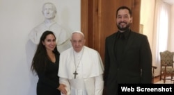 Russian Old Believers Leonid Sevastyanov and his wife, Russian singer Svetlana Kasyan meeting with Pope in the Vatican. (A web screenshot)