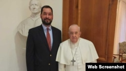 Russian Old Believers Leonid Sevastyanov meeting with Pope in the Vatican. (A web screenshot)