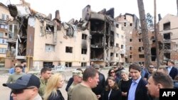 In this handout picture released on May 8, 2022 on the Telegram channel of Irpin Mayor Oleksandr Markushyn (C), Canada's Prime Minister Justin Trudeau (2ndR) visits the city of Irpin on May 8, 2022 amid the Russian invasion of Ukraine. (AFP)