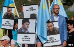 Ukraine -- Ukrainian activists hold portraits of jailed people during a rally in support of the Crimean Tatar activist llmi Umerov and all Crimean people jailed by Russia on Independence Square in Kyiv, August 26, 2016