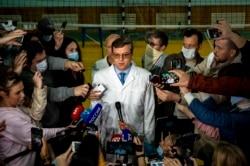 Alexander Murakhovsky, the head doctor of the Omsk hospital briefs journalists about Alexey Navalny's condition and diagnosis.