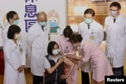 Taiwan's President Tsai Ing-wen receives her second dose of the domestically developed Medigen Vaccine against COVID-19 in Taipei on September 30, 2021. (Ann Wang/Reuters)