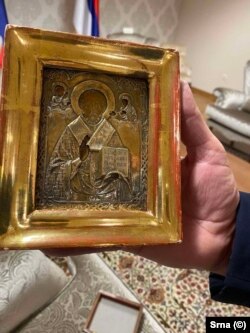 The Chairman of the Presidency of BiH, Milorad Dodik, gifted the Russian Foreign Minister Sergey Lavrov with a 300-year-old gilded icon stolen from Ukraine.. (Srna ©)