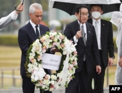 Japanese Prime Minister Fumio Kishida and U.S. Ambassador to Japan Rahm Emanuel visit Hiroshima's Peace Memorial Park on March 26, 2022. (Kyodo News via Reuters)