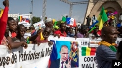 Malians demonstrate against France and in support of Russia on the 60th anniversary of the independence of the Republic of Mali in Bamako on September 22, 2020. The banner in French reads: "Putin, the road to the future". (AP) 