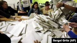 UKRAINE – Election officials start counting ballots at a polling station during the presidential election in Kyiv, March 31, 2019
