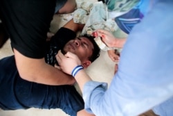Demonstrators help an injured man during a protest against Nicaraguan President Daniel Ortega's government in Managua, on September 21, 2019. (REUTERS/Oswaldo Rivas)