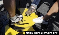 RUSSIA – Russian opposition activists, with a portrait of Russian President Vladimir Putin, take part a rally against pension age increase in Moscow, 29 July 2018