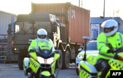 Police escort a British army truck carrying a freight container laden with Skripal’s car as part of the UK investigation into the nerve agent attack on Skripal in Salisbury, March 16, 2018.