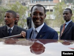 Chad's President Idriss Deby gets in his car after a meeting in the United Nations office in Addis Ababa on January 30, 2007.