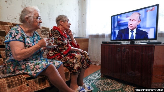 RUSSIA -- Elderly women watch a live broadcast of Russian President Vladimir Putin's annual question and answer session in the village of Yelna, Ivanovo region, June 7, 2018.