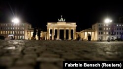 The Brandenburg Gate is pictured, amid the coronavirus disease (COVID-19) pandemic during lockdown in Berlin, Germany, January 22, 2021. 