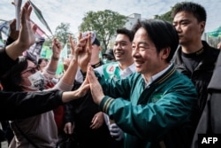 Taiwan Vice President and presidential candidate of the ruling Democratic Progressive Party (DPP) Lai Ching-te (C) greets supporters during his campaign motorcade tour in Kaohsiung on January 8, 2024, ahead of the presidential election. (AFP/Yasuyoshi CHIBA)