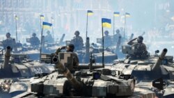 Ukrainian service members drive tanks during the Independence Day military parade in Kyiv, August 24, 2021. (Gleb Garanich/Reuters)