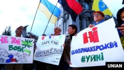 UKRAINE – Protesters in Kyiv demand President of Ukraine Volodymyr Zelenskiy not sign what they call 'capitulation agreements' with Russia, as they describe the "Steinmeier formula". September 19, 2019