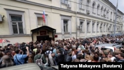 RUSSIA -- People gather outside the Basmanny district court during a hearing on the detention of Russian theatre director Kirill Serebrennikov, who was accused of embezzling state funds, in Moscow, August 23, 2017
