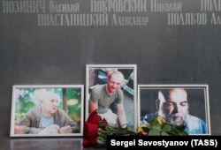 RUSSIA -- Flowers brought to the Central House of Journalists in memory of three Russian journalists killed in the Central African Republic, Moscow, July 31, 2018