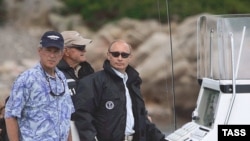 U.S. -- President George W. Bush (L) and Russian President Vladimir Putin at Walker's Point in Kennebunkport, Maine, 02Jul2007