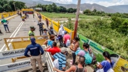 VENEZUELA – Venezuelans returning home amid the new coronavirus pandemic queue to have their documents checked by Colombian migrations officials on the Simon Bolivar International Bridge, on August 21, 2020.