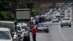 VENEZUELA – Drivers queue to refuel the tanks of their cars near a gas station, in Caracas on June 3, 2020, amid the novel COVID-19 coronavirus outbreak.