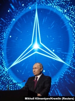 RUSSIA -- Russian President Vladimir Putin attends the opening ceremony of a Mercedes Benz automobile assembly plant outside Moscow, April 3, 2019