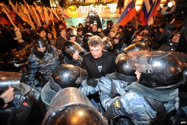 Riot police encircle Russian opposition leader Boris Nemtsov, Moscow, February 2014.