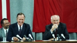 Former U.S. President George Bush (L) and then CPSU Central Committee General Secretary Mikhail Gorbachev sign the Treaty on Reduction and Limitation of Strategic Offensive Arms (START) in the Kremlin on July 31, 1991.(Yuri Lizunov, Alexander Chumichev/ TASS)