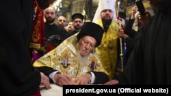 TURKEY – Ecumenical Patriarch Bartholomew attends a signing ceremony marking the new Ukrainian Orthodox church's independence, at St. George's Cathedral, the seat of the Ecumenical Patriarchate, in Istanbul, January 5, 2019