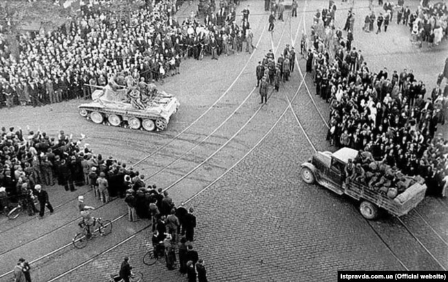LATVIA – Soviet troops move into Riga, starting the occupation.