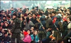 Kosovo Albanian refugees at the border with Macedonia, April 1999