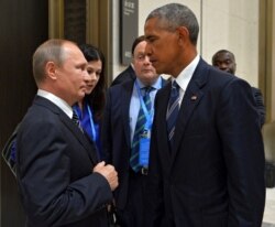 CHINA – Russian President Vladimir Putin (L) talks to US President Barack Obama (R) during a meeting at the sidelines of the G20 Summit in Hangzhou, September 5, 2016.