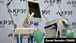 RUSSIA -- An Aventa-M lung ventilator (L), manufactured at the Ural Instrument Engineering Plant, is displayed in Yekaterinburg, May 8, 2020