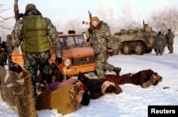 Chechnya -- file -- Russian interior ministry soldiers search the car of Chechenys at a checkpoint near Iskerskaya in Chechnya on December 29. Russian troops are reported to be fighting in Grozny, capital of the rebel region - RTXGBDX