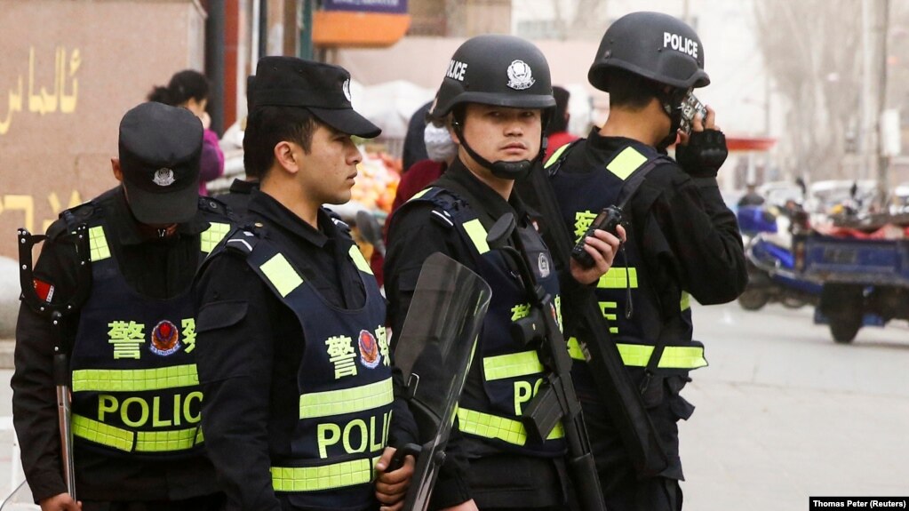 China-Armed police keep watch in a street in Kashgar, Xinjiang Uighur Autonomous Region, China, March 24, 2017. REUTERS/Thomas Peter/File Photo