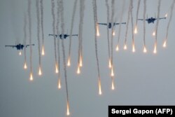 Military jets fly during the joint Russian-Belarusian military exercises Zapad-2017 near Borisov, Belarus, September 20, 2017.