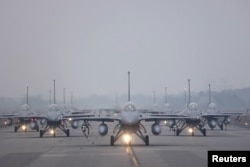 12 F-16V fighter jets perform an elephant walk during an annual New Year's drill in Chiayi, Taiwan, January 5, 2022. (REUTERS/Ann Wang)