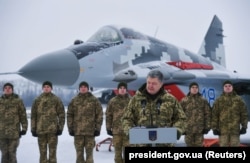 UKRAINE -- Ukraine's President Petro Poroshenko addresses servicemen of the 40th Tactical Aviation Brigade of the Ukrainian Armed Forces at an airbase in Vasylkiv near Kyiv, December 1, 2018.