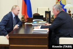 RUSSIA -- Russian CEO of Rosneft oil company Igor Sechin, right, speaks to Russian President Vladimir Putin during a meeting at the Novo-Ogaryovo residence outside Moscow, August 18, 2020.