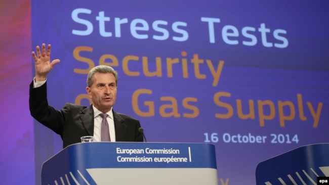 Belgium -- EU Commissioner for Energy, German Guenther Oettinger gives a press conference on the Gas stress test at the EU commission headquarters in Brussels, October 16, 2014