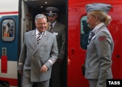 MOSCOW, RUSSIA. JUNE 1, 2015. RZD Russian Railways chief Vladimir Yakunin (L front) gets off a Strizh high speed train at Kursky railway station. The newly launched rail service operates between Moscow and Nizhny Novgorod. Valery Sharifulin/TASS