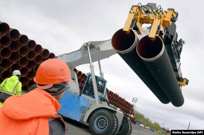 GERMANY -- Steel pipes for the North Stream 2 pipeline are uploaded in Mukran harbour in Sassnitz, May 8, 2017