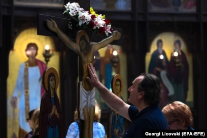 Coronavirus Orthodox Easter Weekend Marked Under Lockdown Bbc News