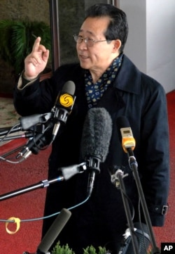 North Korean nuclear envoy Kim Kye Gwan talks to the media after his arrival in Beijing, China, March 17, 2007.