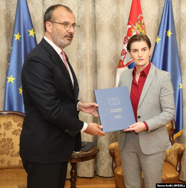 Serbia - Sem Fabrizi, the EU Ambassador and Head of the EU Delegation to the Republic of Serbia gives an annual report of the European Commission to Prime Minister of Serbia Ana Brnabic. Belgrade, 29. May 2019.