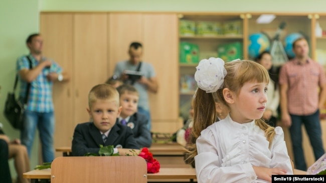 NOVOKUZNETSK, KEMEROVO REGION, RUSSIA: First-grade students and teacher are in school classroom at first lesson - vthe day of knowledge in Russia. September 2, 1014