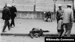 A victim of the Holodomor in Kharkiv, Ukraine, in a photo by Alexander Wienerberger, 1932 or 1933. (Diocesan Archive of Vienna (Diözesanarchiv Wien)/BA Innitzer)