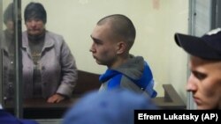 Russian military Vadim Shishimarin in the courtroom, who is on trial in Ukraine for the murder of a civilian. Kyiv, May 18, 2022. (Efrem Lukatsky/AP)